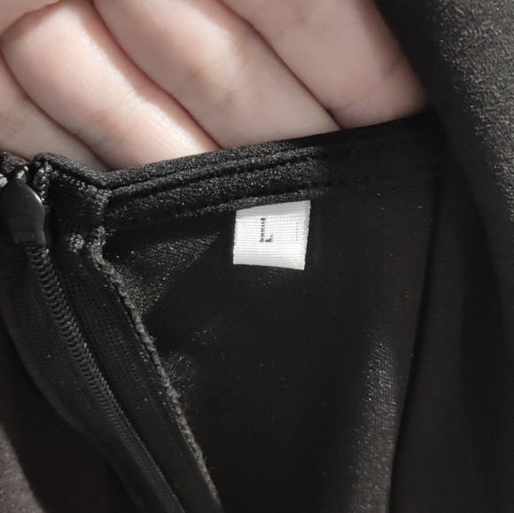 Elegant Black One Shoulder Dress - Picture 3 of 3